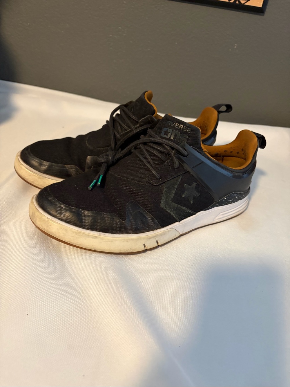 Converse Men's Black and Tan Low-Top Sneakers